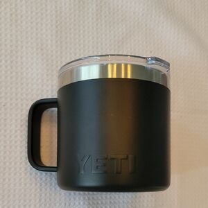 YETI Black Drink Mug with Clear Lid
